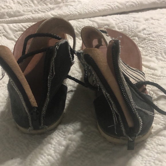 Zebra thong sandals - Picture 2 of 3